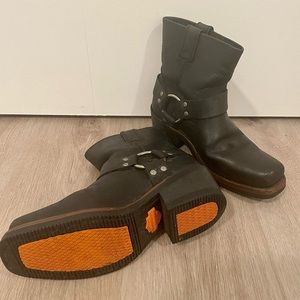 Harley Davidson biker boots, chunky Y2K style with buckle ❤️